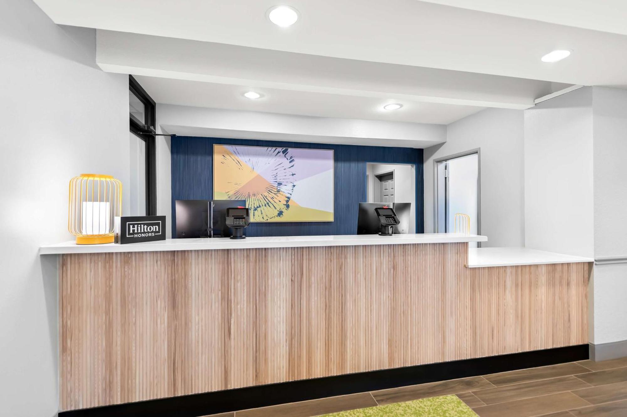 Spark By Hilton לונגוויו מראה חיצוני תמונה